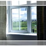 Cozy & Remote Hideaway Gintys * Ross Port