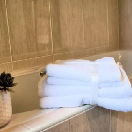 Cozy & Remote Hideaway Gintys 別荘