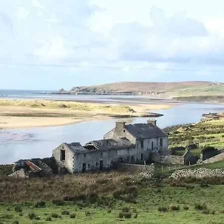 Cozy & Remote Hideaway Gintys 別荘 *