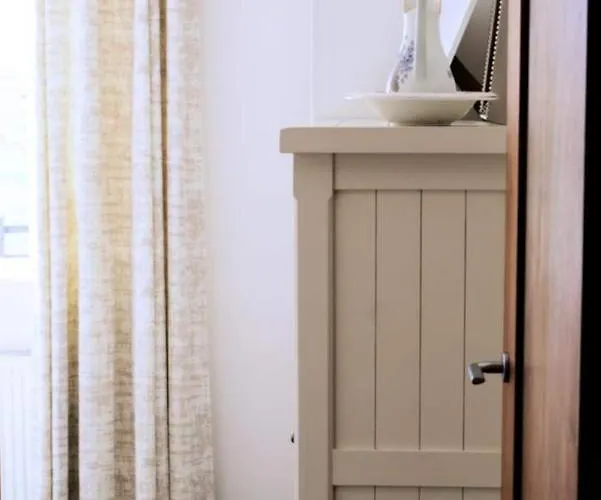 Дом отдыха Cozy & Remote Hideaway Gintys Ross Port